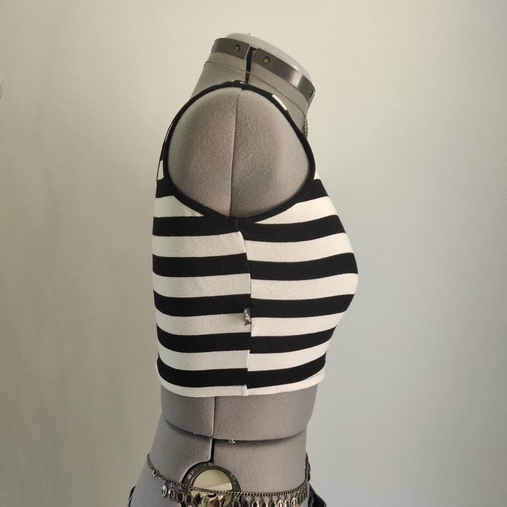 Crop top - Picture 5 of 9